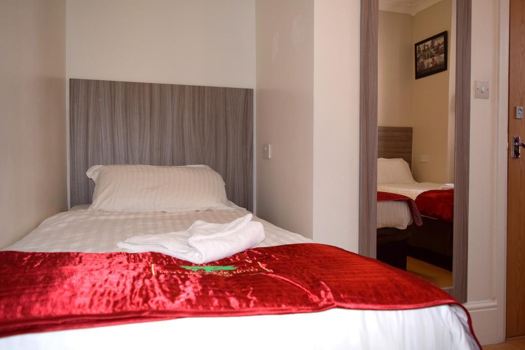 Holland Park Grove Otel Londra Oda fotoğraf