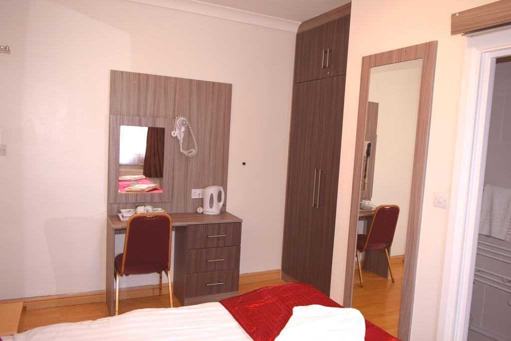 Holland Park Grove Otel Londra Oda fotoğraf